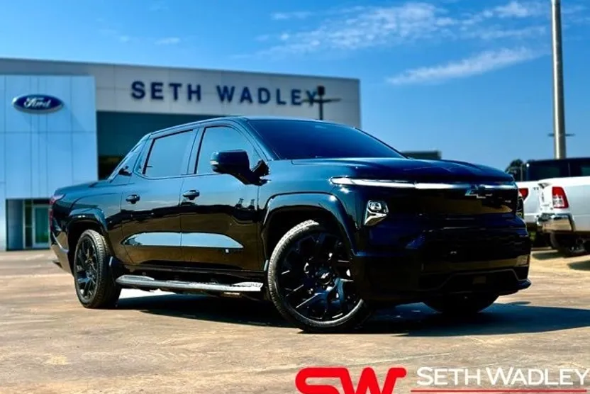2024 Chevrolet Silverado EV RST photo 1