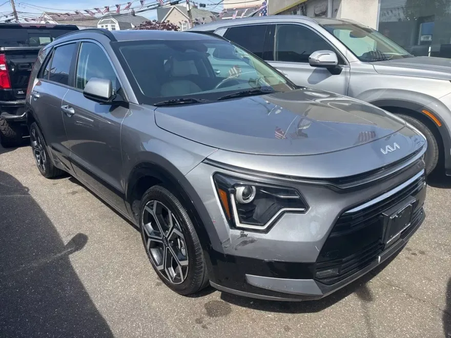 2023 Kia Niro EX Touring photo 1