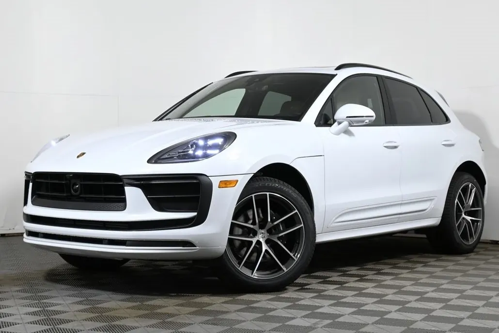 2024 Porsche Macan Base photo 1