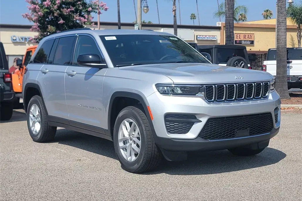 2025 Jeep Grand Cherokee Laredo Altitude photo 1