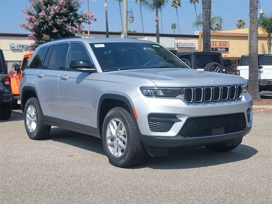 2025 Jeep Grand Cherokee Laredo Altitude photo 1