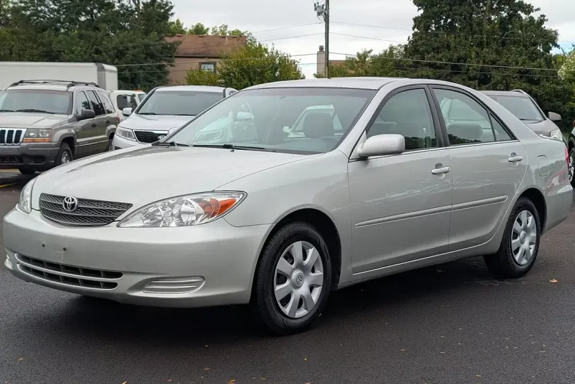 2003 Toyota Camry LE photo 1