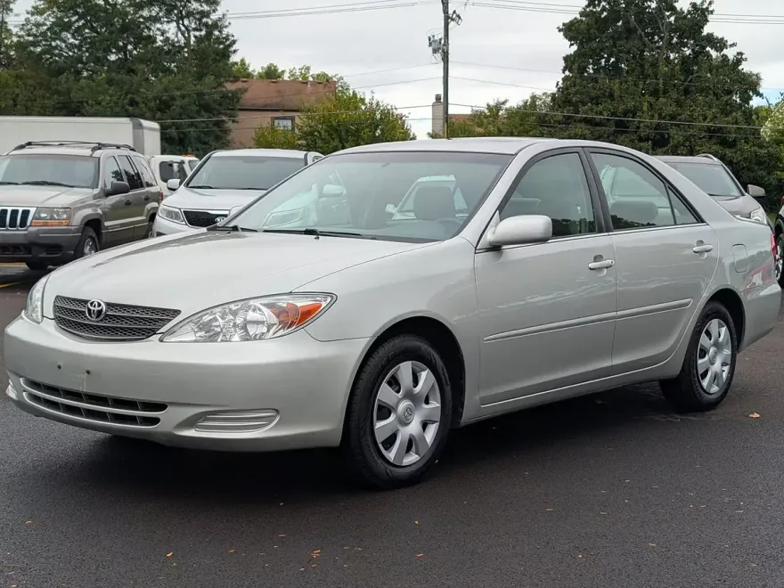 2003 Toyota Camry LE photo 1