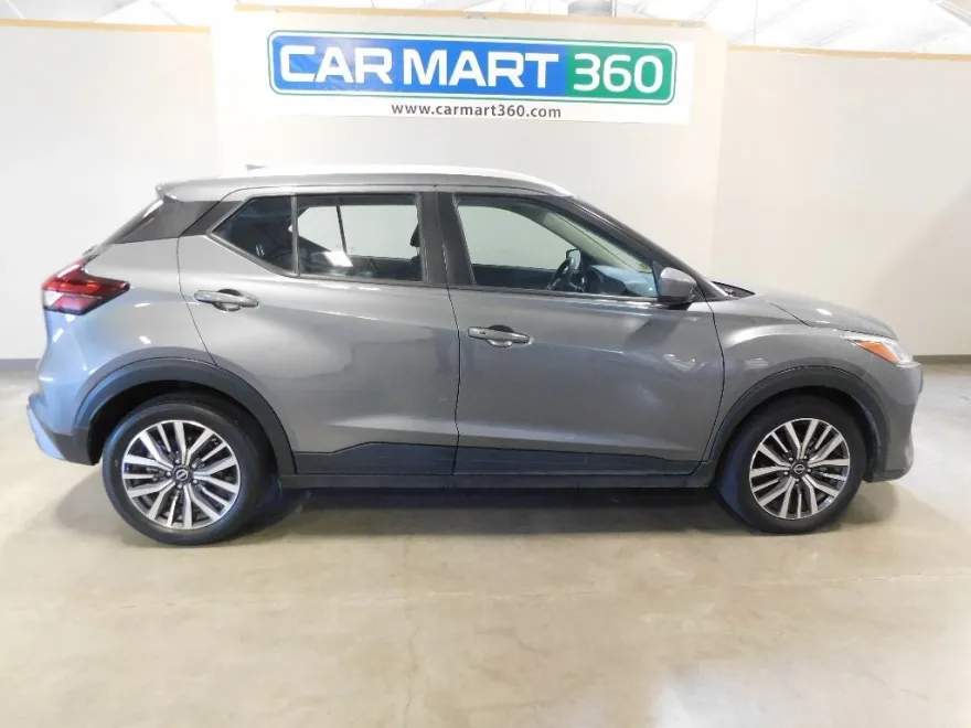 2024 Nissan Kicks SV photo 1
