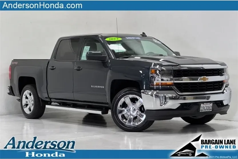 2017 Chevrolet Silverado 1500 LT photo 1