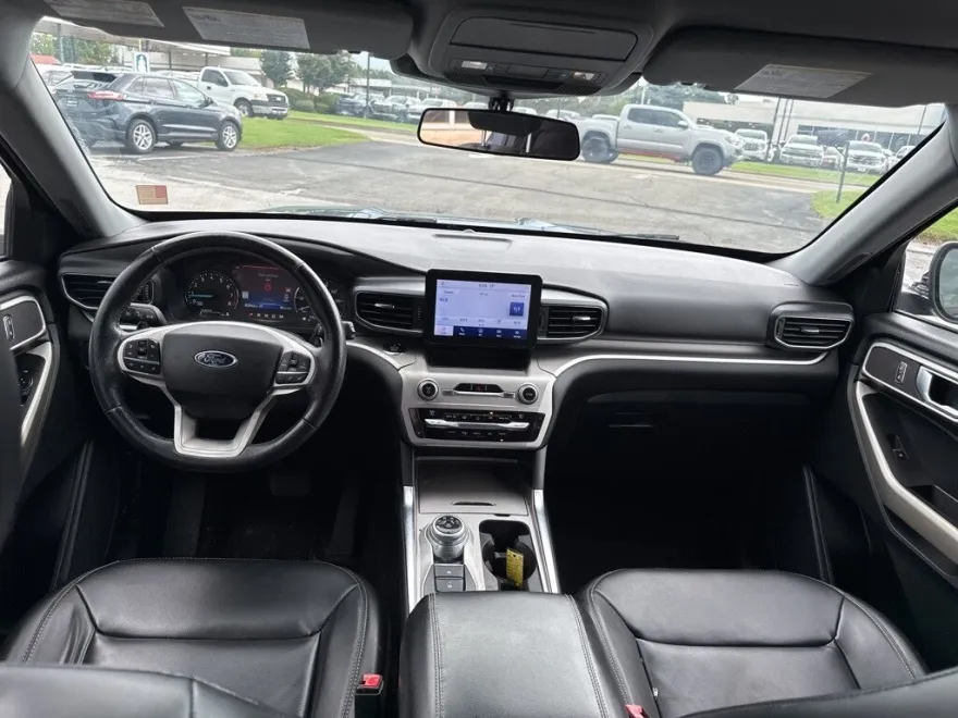 2021 Ford Explorer XLT photo 1