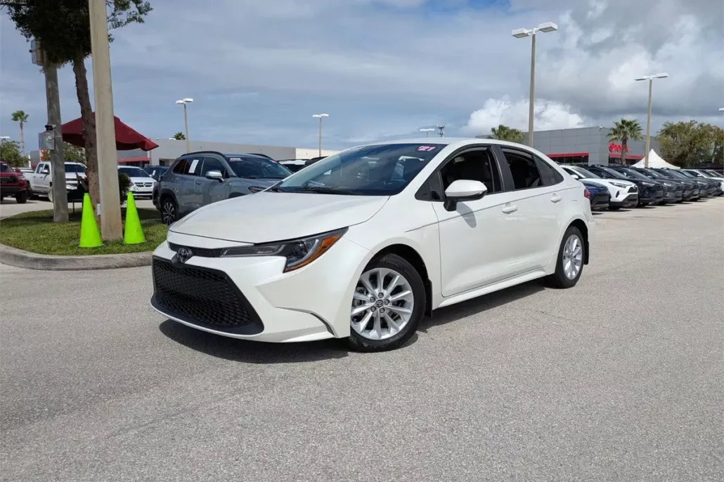 2021 Toyota Corolla LE Premium photo 1