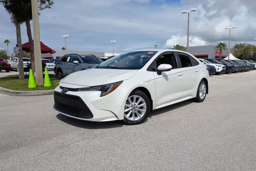 2021 Toyota Corolla LE Premium photo 1