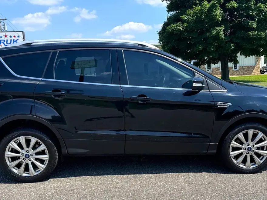 2017 Ford Escape Titanium photo 1