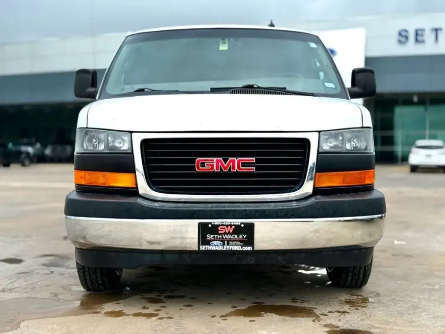 2018 Gmc Savana 3500 LT Passenger photo 1