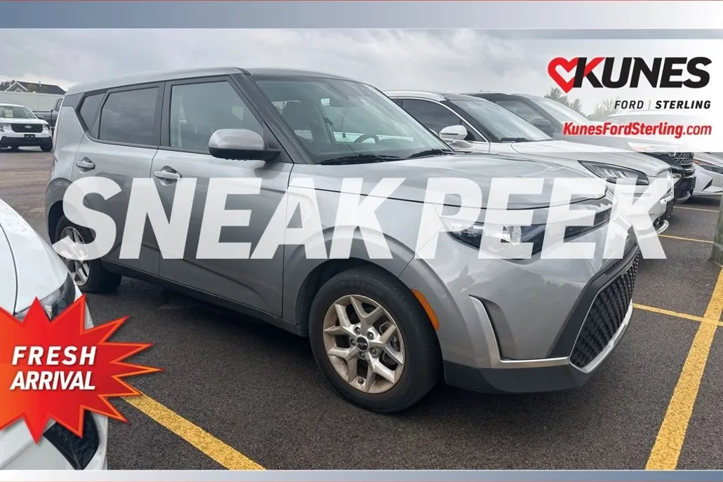 2024 Kia Soul LX photo 1