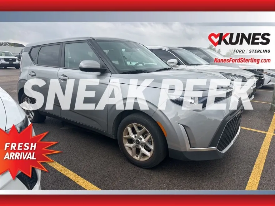 2024 Kia Soul LX photo 1