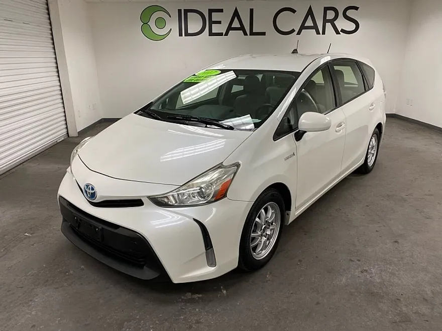 2017 Toyota Prius V Three photo 1