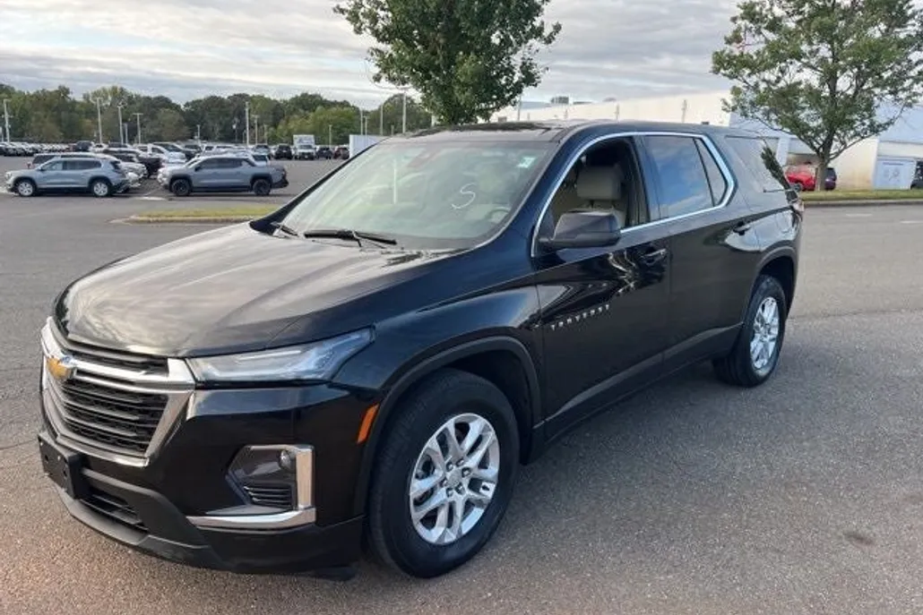 2022 Chevrolet Traverse LS photo 1