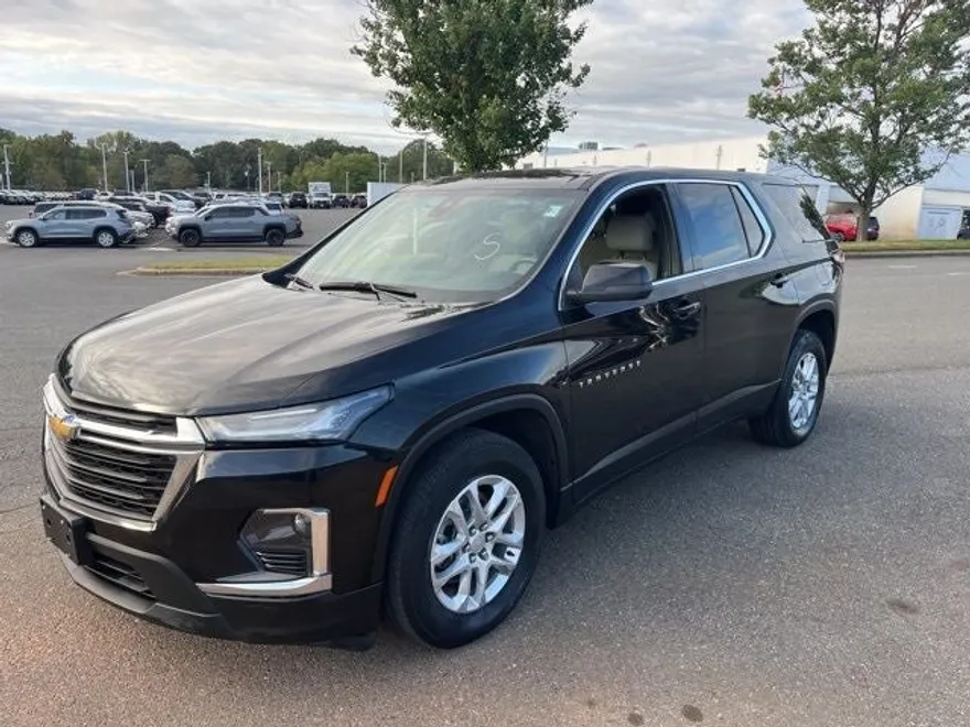 2022 Chevrolet Traverse LS photo 1