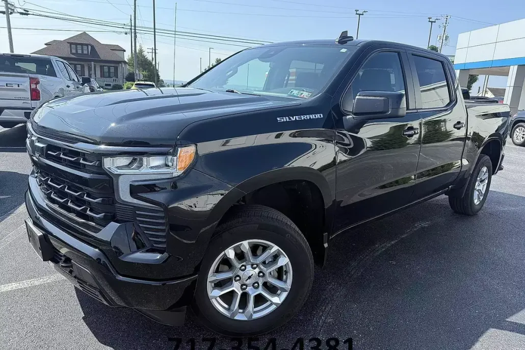 2023 Chevrolet Silverado 1500 RST photo 1