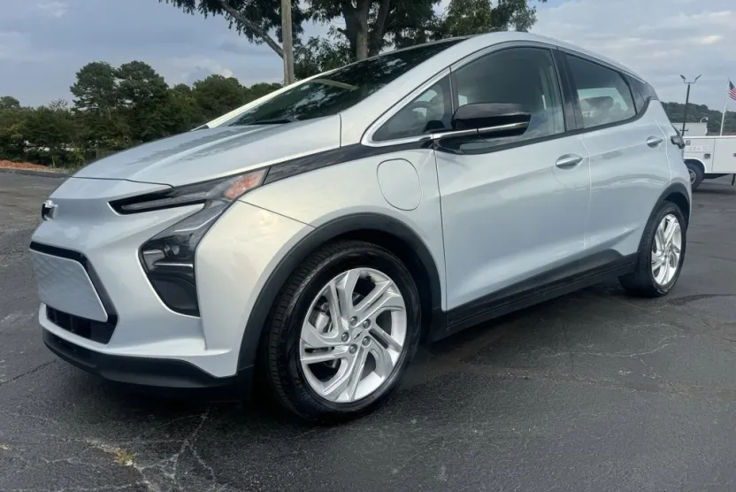 2023 Chevrolet Bolt EV 1LT photo 1