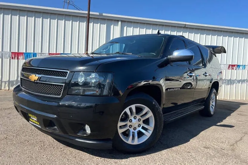 2012 Chevrolet Suburban LT photo 1