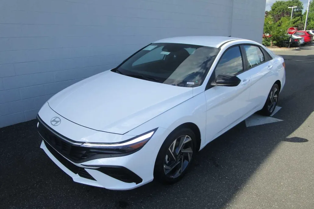 2025 Hyundai Elantra SEL Sport photo 1