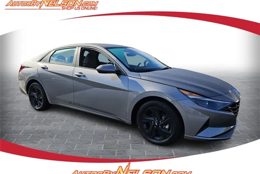 2023 Hyundai Elantra SEL photo 1