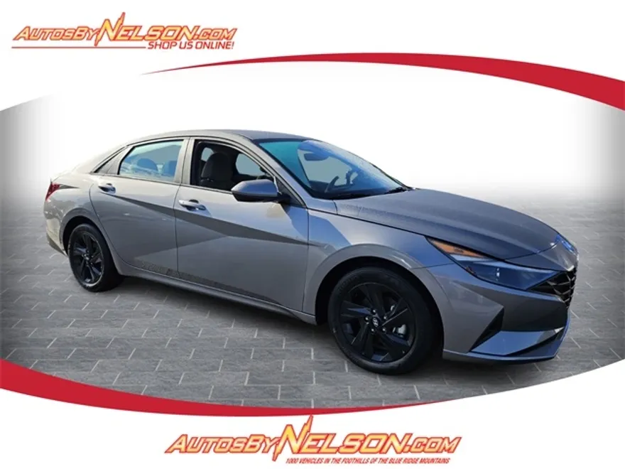 2023 Hyundai Elantra SEL photo 1
