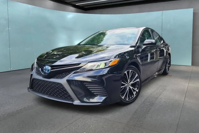 2020 Toyota Camry Hybrid SE photo 1