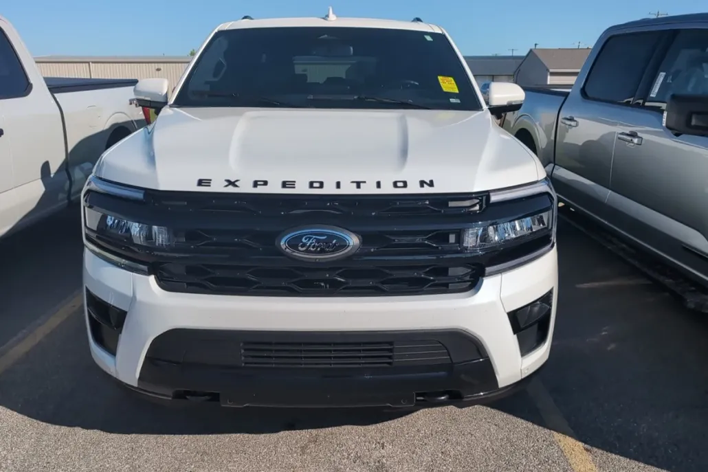 2023 Ford Expedition MAX Limited photo 1