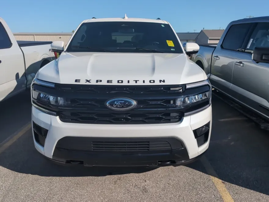 2023 Ford Expedition MAX Limited photo 1