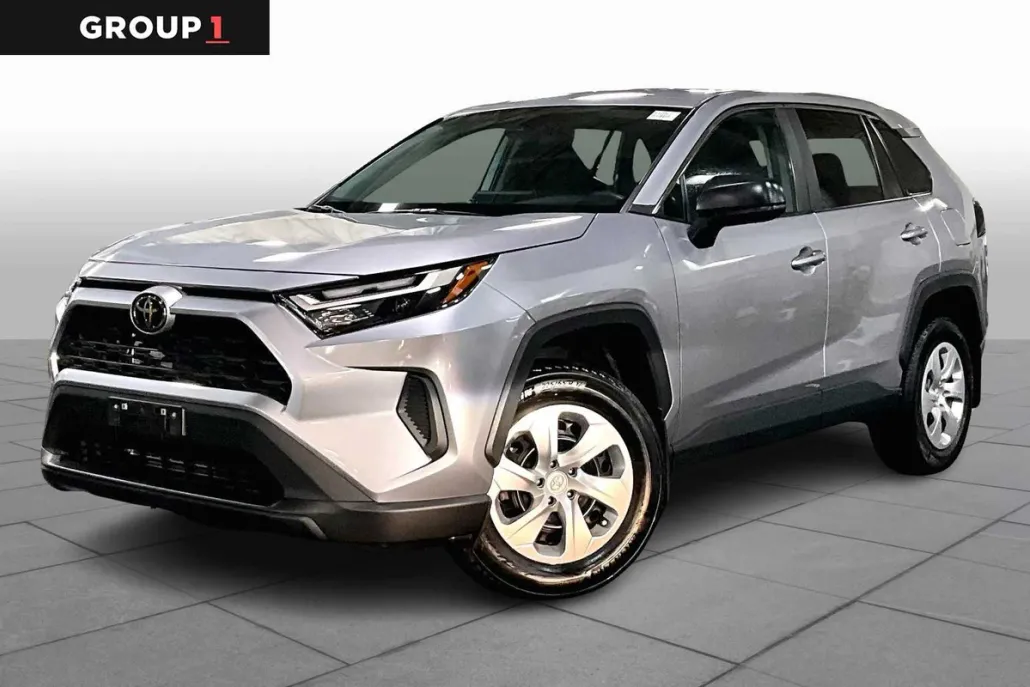 2023 Toyota RAV4 LE photo 1