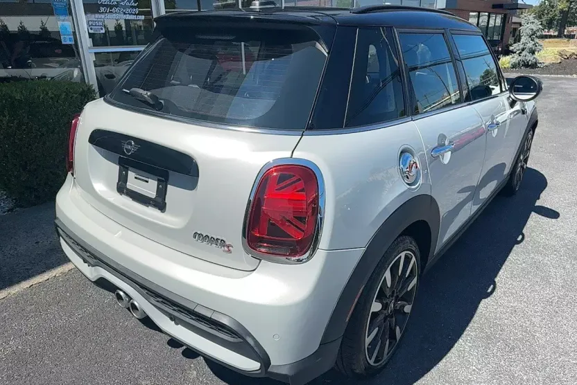 2022 Mini Cooper 4 Door Hardtop S photo 1