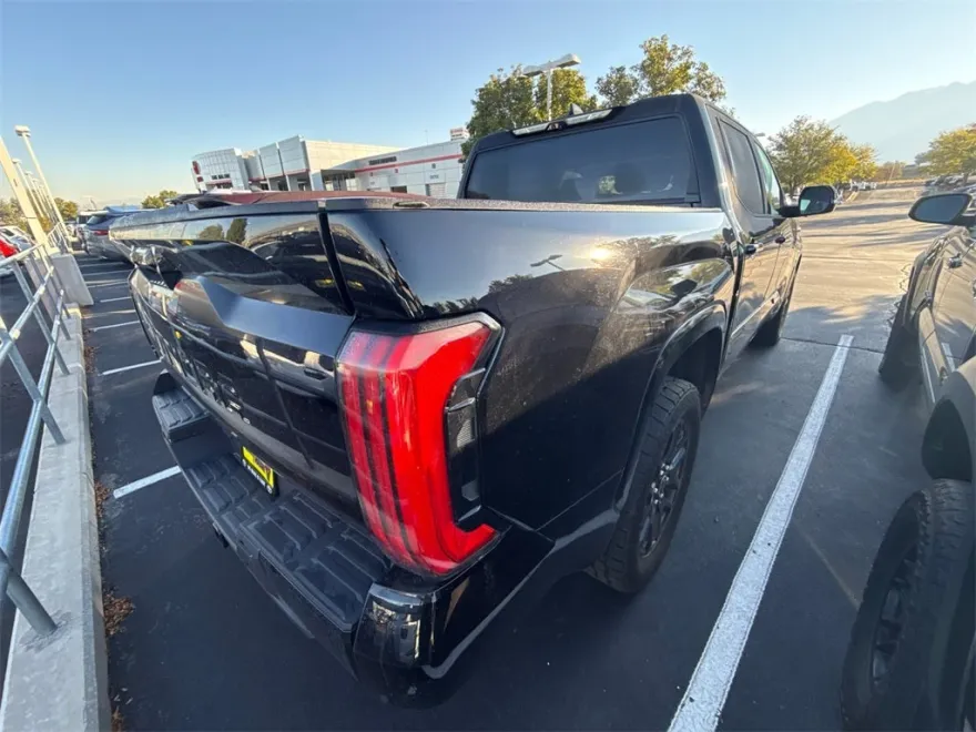 2023 Toyota Tundra Platinum CrewMax photo 1