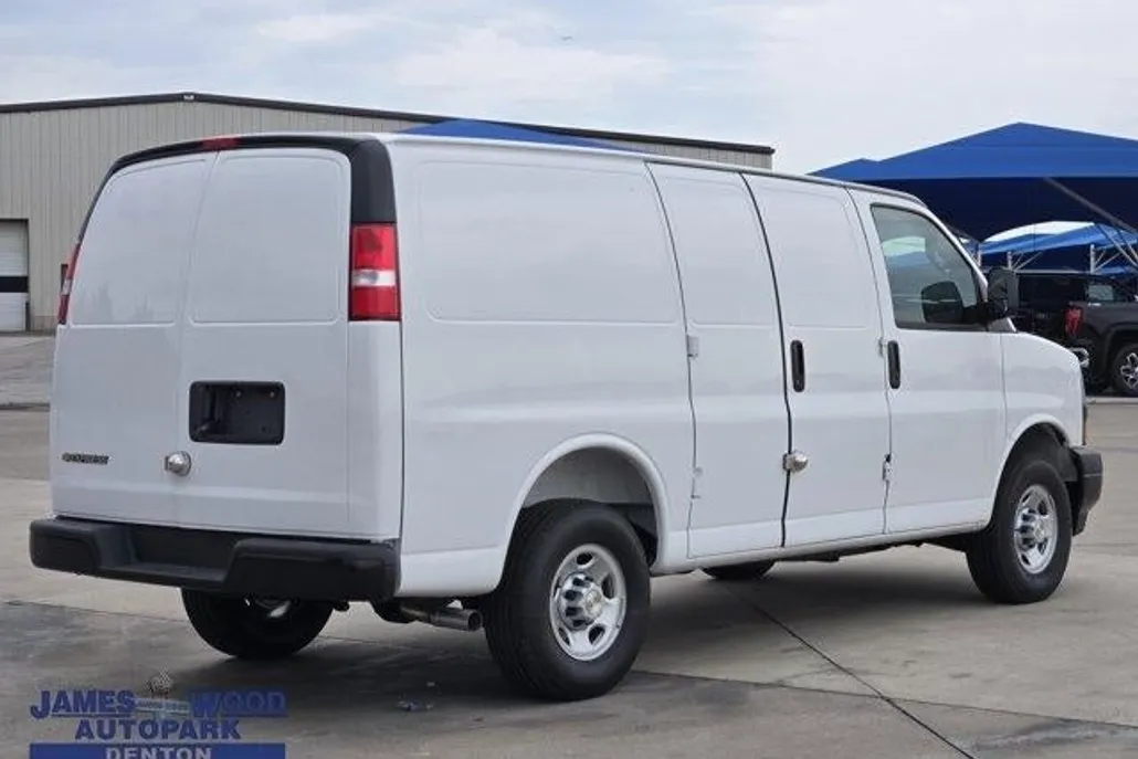 2025 Chevrolet Express Cargo Van 2500 photo 1