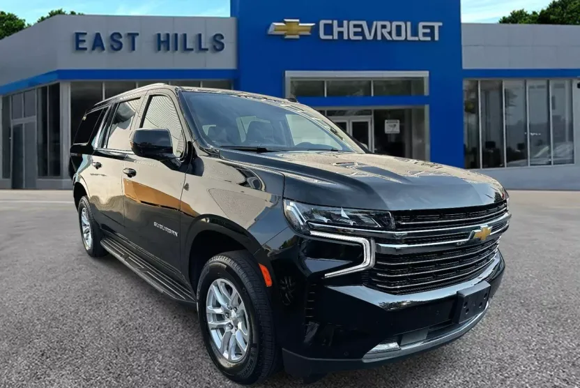 2024 Chevrolet Suburban LT photo 1