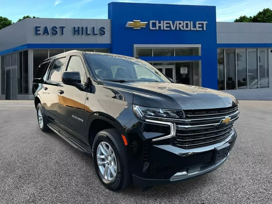 2024 Chevrolet Suburban LT photo 1