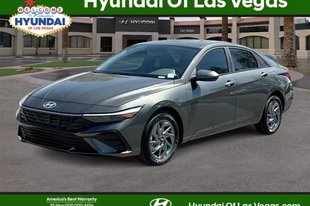 2024 Hyundai Elantra SEL photo 1
