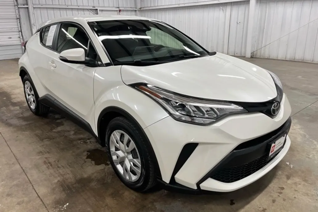 2021 Toyota C-HR LE photo 1