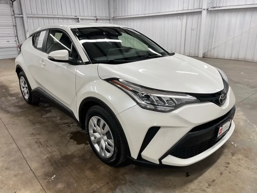 2021 Toyota C-HR LE photo 1