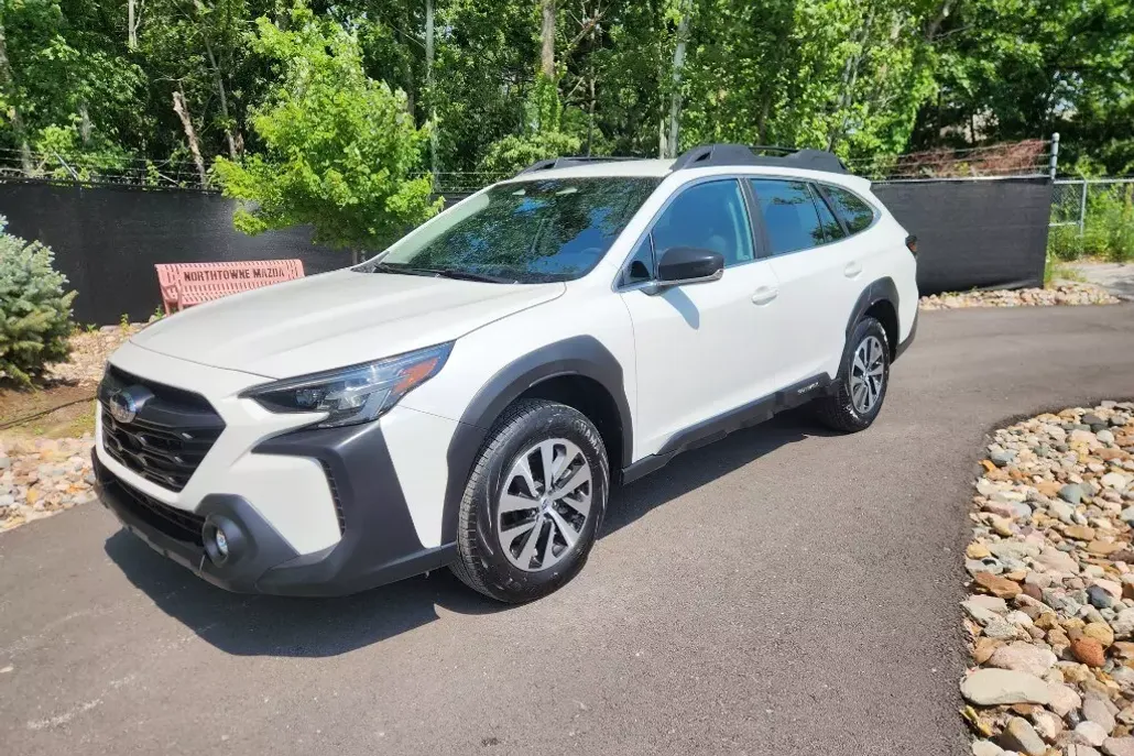 2024 Subaru Outback Base photo 1