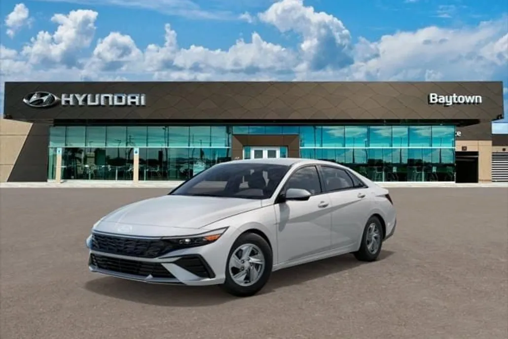 2025 Hyundai Elantra SE photo 1