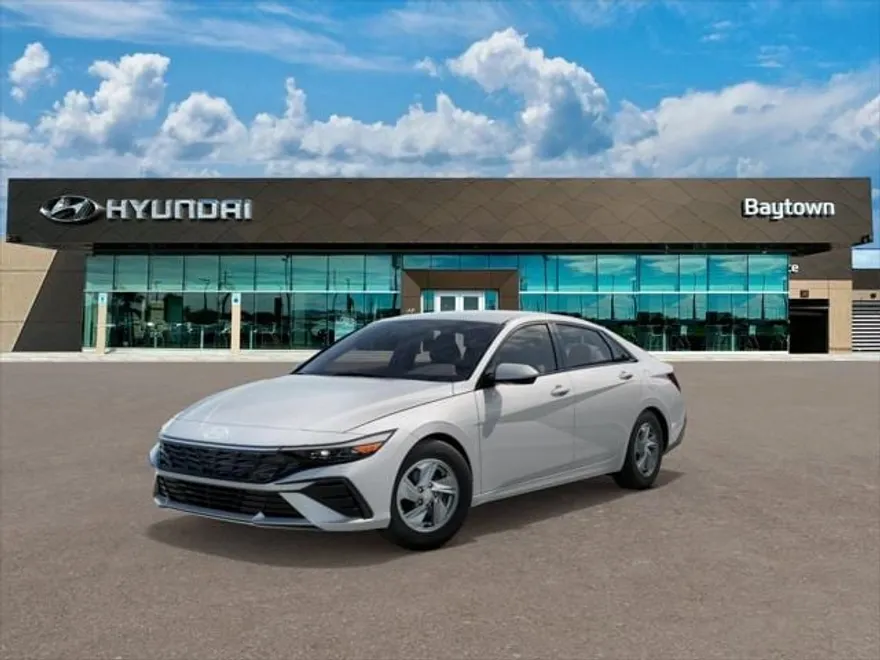 2025 Hyundai Elantra SE photo 1