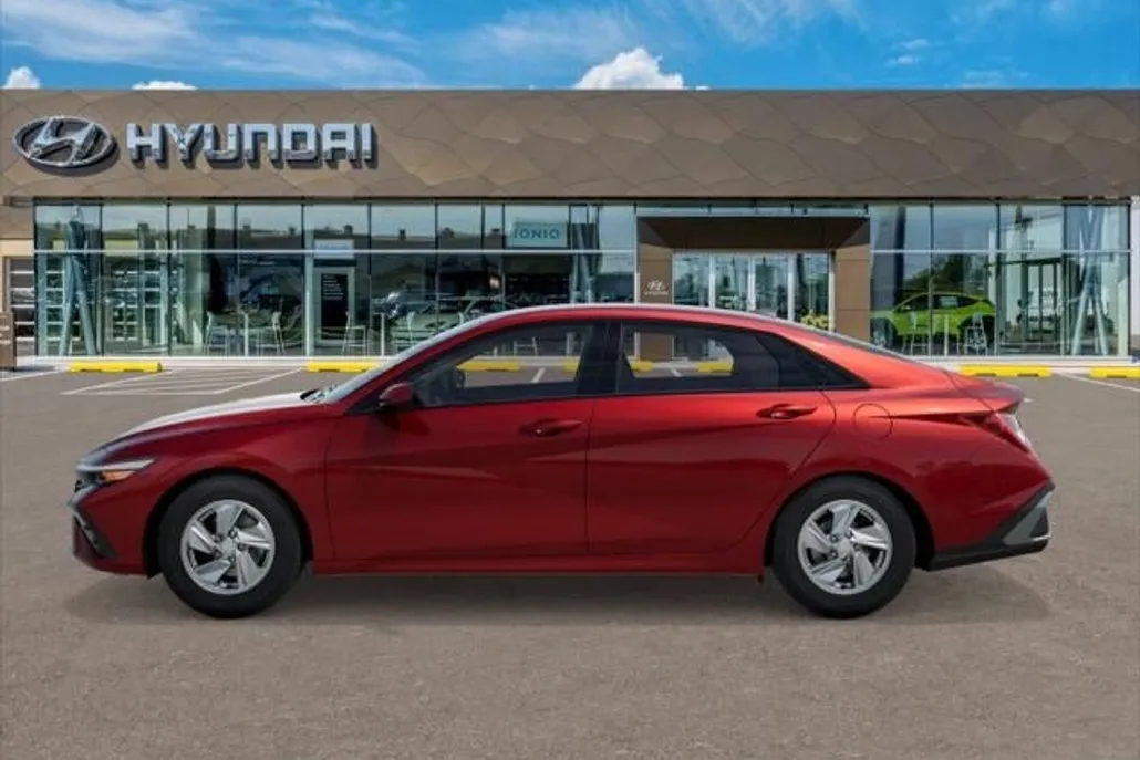 2025 Hyundai Elantra SE photo 1