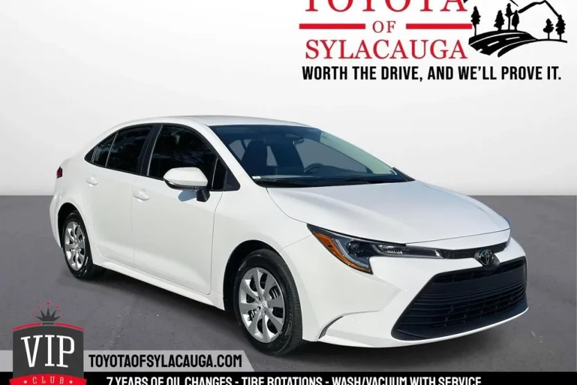 2025 Toyota Corolla LE photo 1