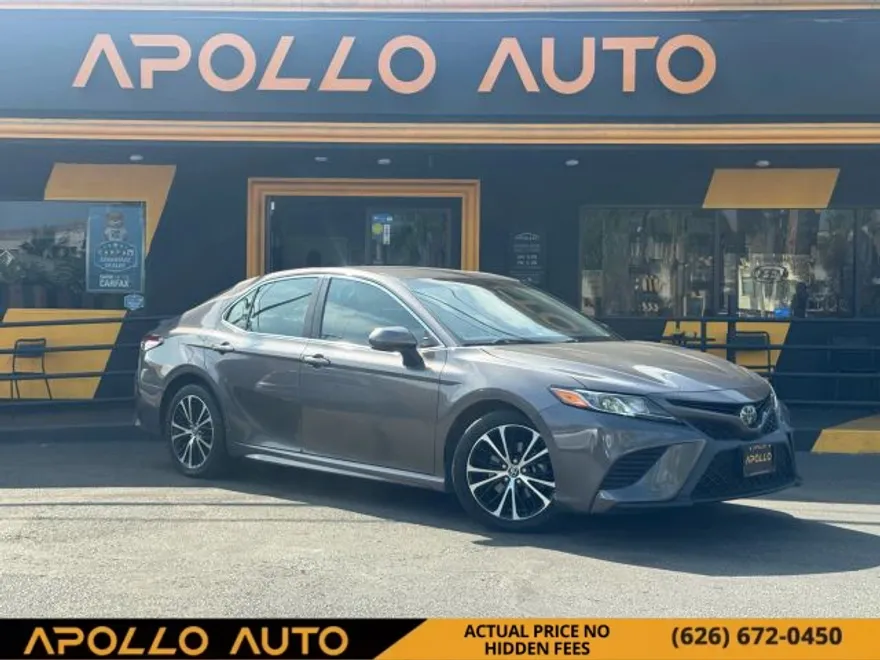 2019 Toyota Camry SE XLE photo 1