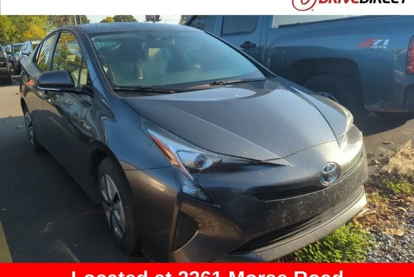 2016 Toyota Prius Three photo 1