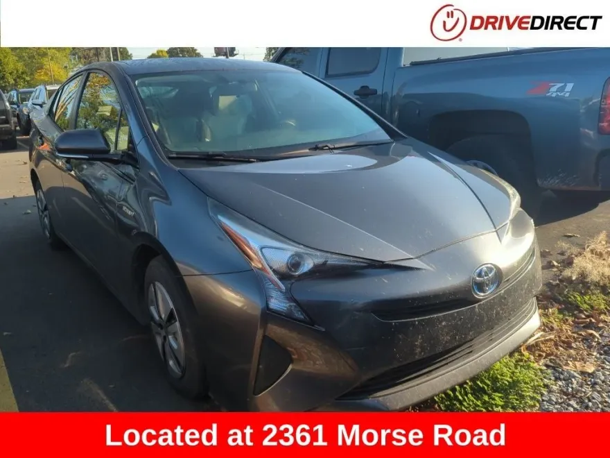 2016 Toyota Prius Three photo 1