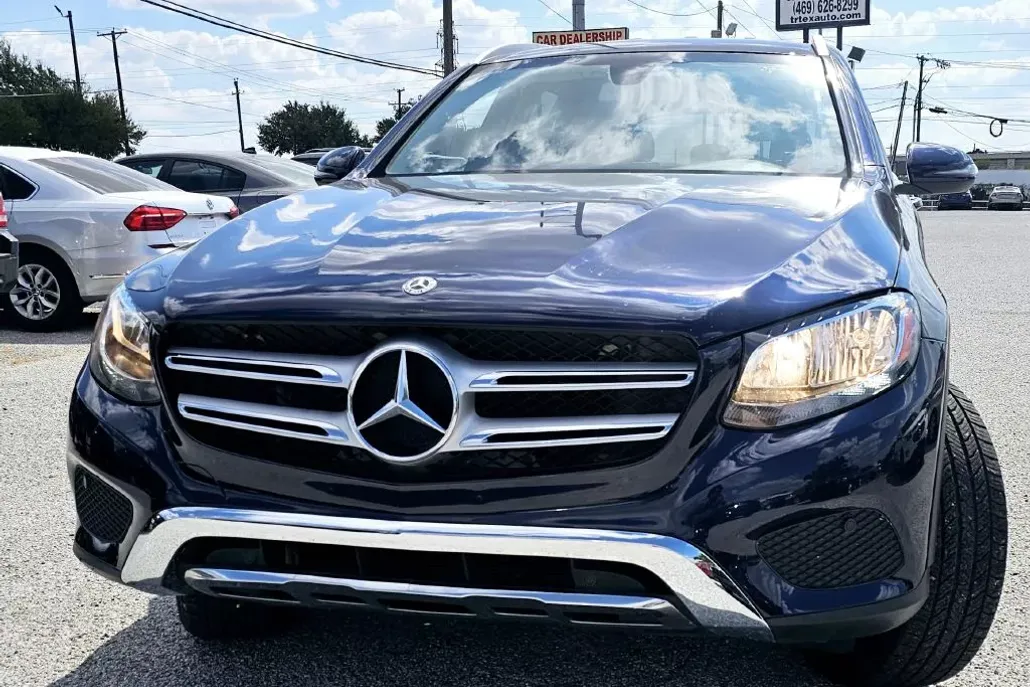 2019 Mercedes Benz GLC 300 photo 1