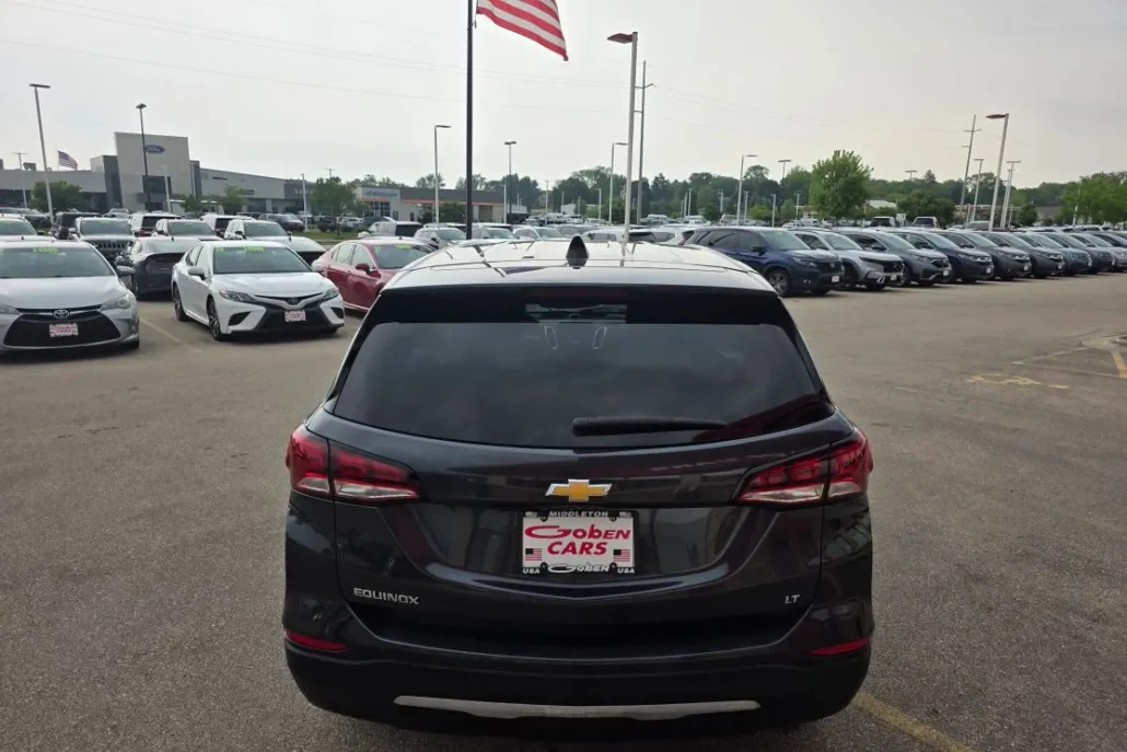2022 Chevrolet Equinox LT photo 1