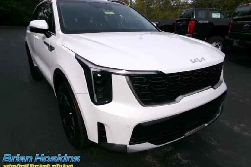 2025 Kia Sorento S photo 1