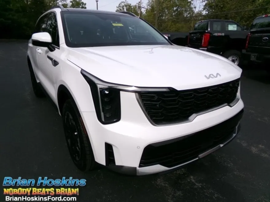 2025 Kia Sorento S photo 1