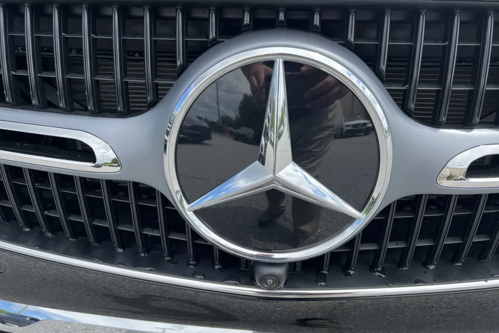 2025 Mercedes Benz GLC 300 photo 1